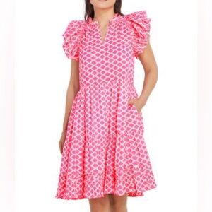 Vineyard Vines Geo Tiered Ruffle Dress in hot pink with a shell pattern.size XS